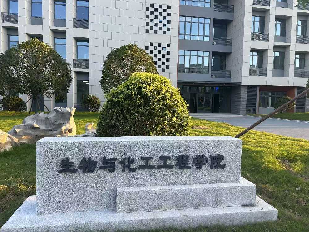 称多县扬州职业大学体育场高杆灯项目
